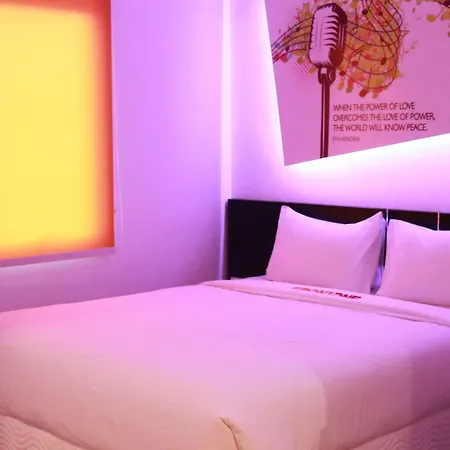 Front One Inn Semarang-3